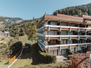 Sky, Plant, Building, Property, Window, Mountain, Tree, Urban Design, Neighbourhood, House