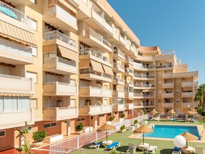 Building, Property, Sky, Water, Window, Swimming Pool, Urban Design, Architecture, Condominium, Tower Block