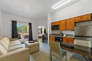 Large 1 bd w full kitchen and sleeper sofa
