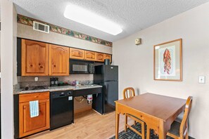 Full size kitchen