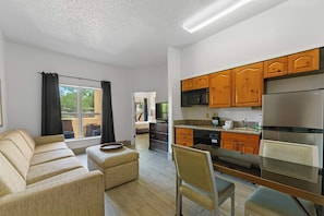 Large 1 bd w full kitchen and sleeper sofa