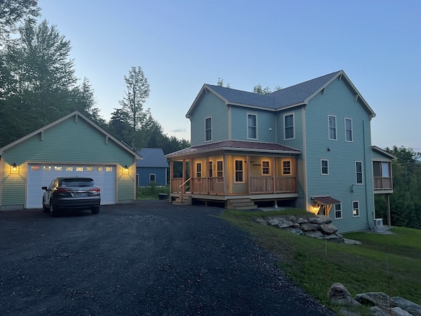 Beautiful home, 1/2 mile from Mt. Ellen base