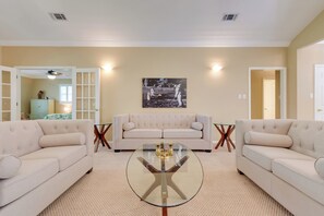 Living Room | Single-Level Home | Central A/C | High-Speed WiFi