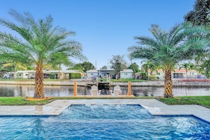 Relaxing Jacuzzi/SPA with Scenic canal Views