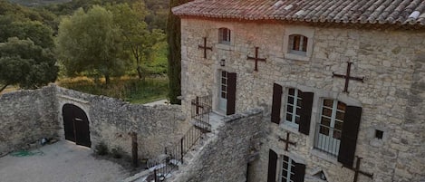 Enceinte de l’hébergement