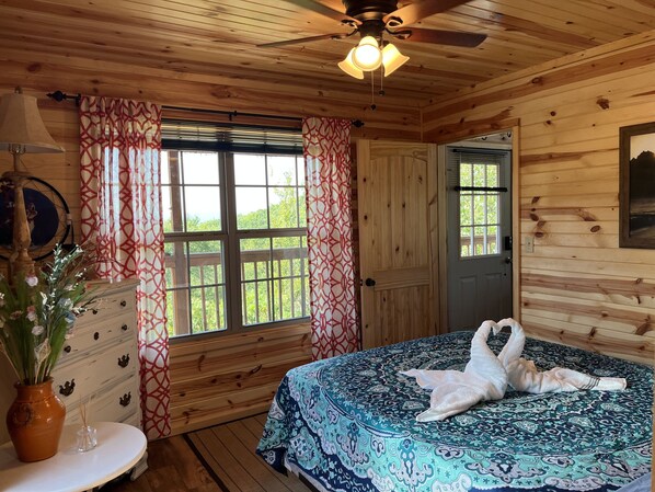 Welcome to the Romantic’LOVE NEST’ Cabin🌴