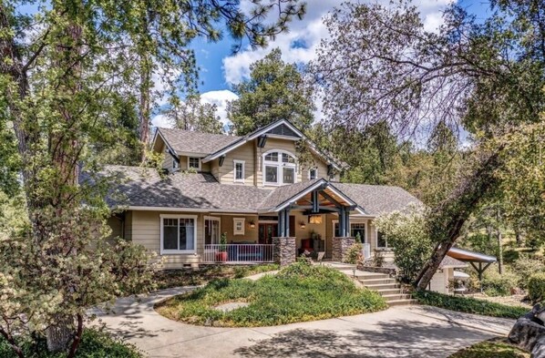 True mountain serenity at this 2 acre property high in the Yosemite foothills.