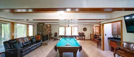 GAME ROOM-VIEW,SHUFFLEBOARD,PIANO