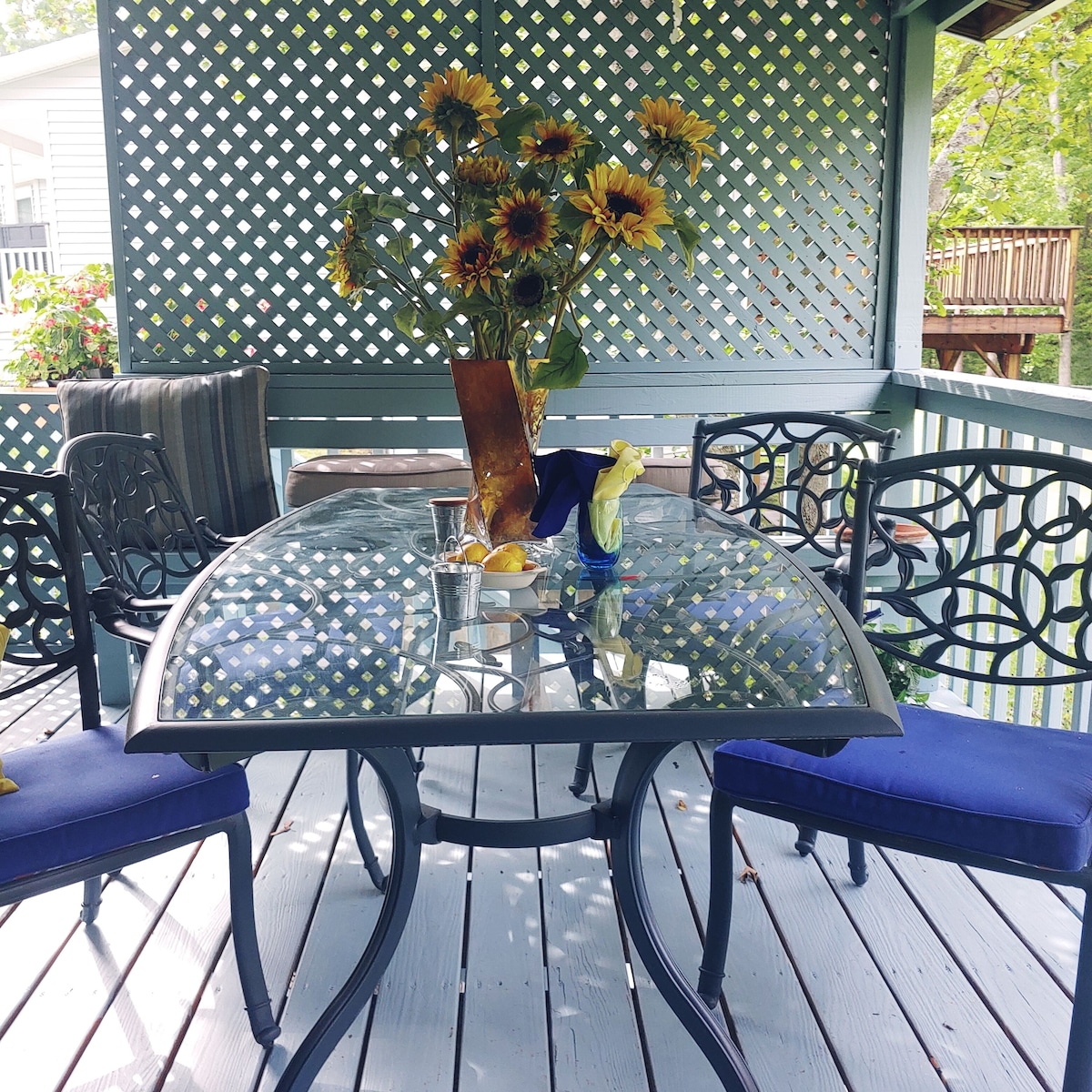 Beautifully remodeled retreat. 3 mins from Letchworth