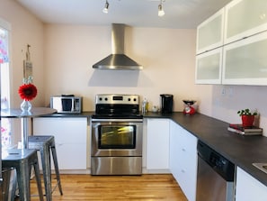 Fully equipped kitchen w/new stainless steel appliances & all cooking supplies.