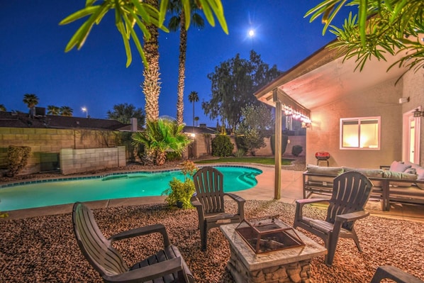 Gather around the firepit with moon views!