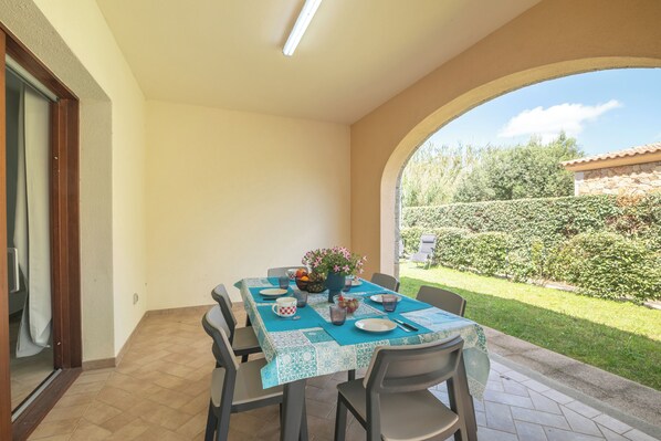 Outdoor dining
