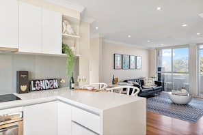 Always Friday - Luxe, Stylish and Central Abode in the heart of Bondi Beach