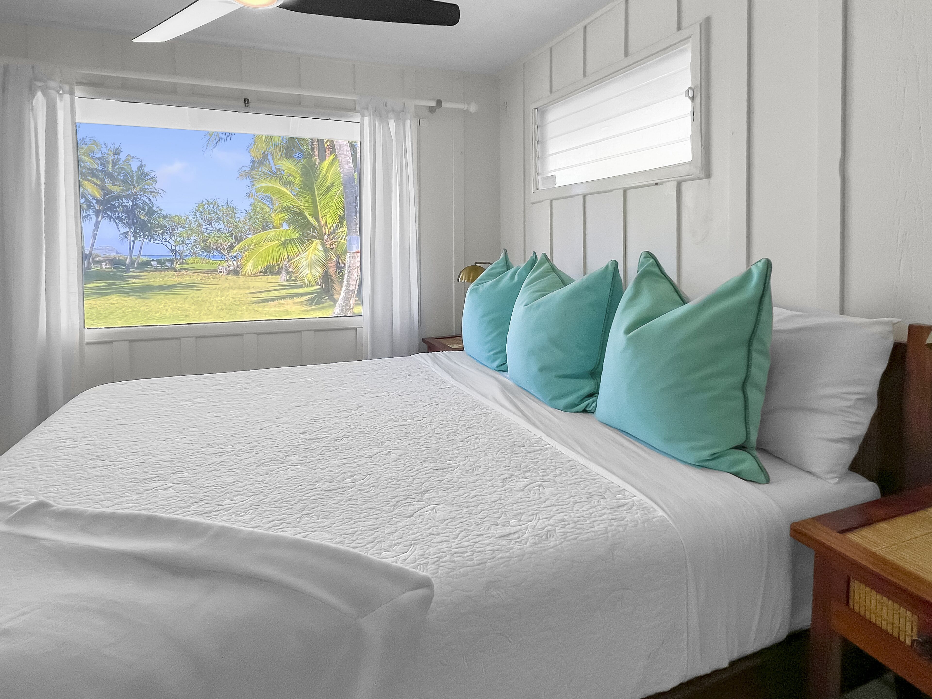 Peaceful Oceanfront Home Near Downtown Kailua w/ BBQ & AC