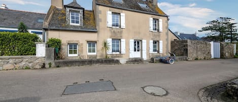 Façade de la maison, plein sud