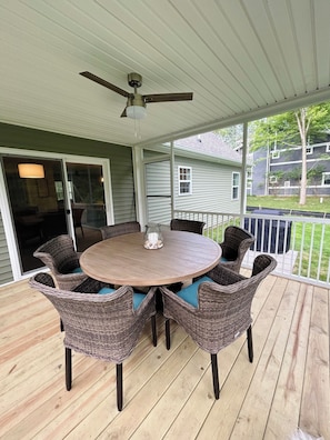 Screened in porch off the dining area with brand new gas grill. 