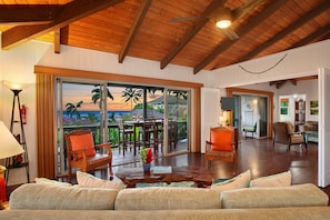 OCEAN VIEWS FROM YOUR LIVING ROOM!