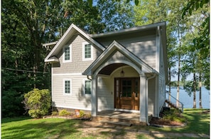 Kerr Lake Vacation Rental | 1,700 Sq Ft | 3BR | 2BA | 3 Steps required