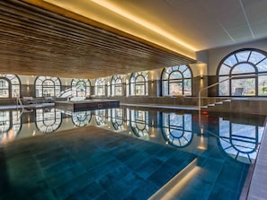 Piscine intérieure
