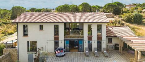 Luxury group accommodation in the South of France