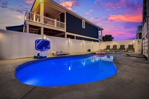 Take a dip in the warm pool while the sun sets and enjoy!