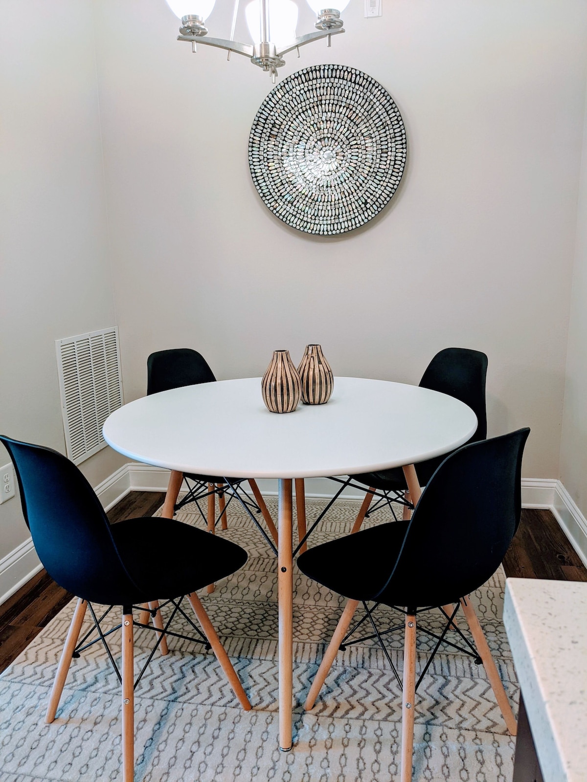 Comfy Coastal Getaway Close to Downtown & Beach