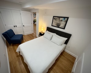 Cozy secondary bedroom.