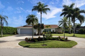 "The Palm View House". with pull through driveway for plenty of guest parking!