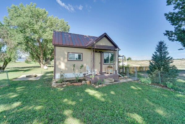 Cortez Vacation Rental | 2BR | 1BA | 800 Sq Ft | 2 Stairs Required