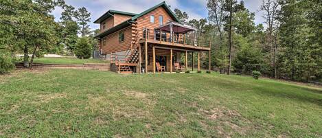 Mountain Home Vacation Rental | 1BR | 2.5BA | Stairs Required | 2,208 Sq Ft