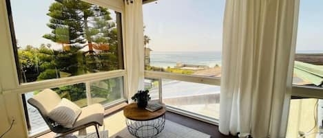 The perfect little corner for a good book with a view of Windansea beach!