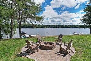 Fire Pit w/ Seating for 9