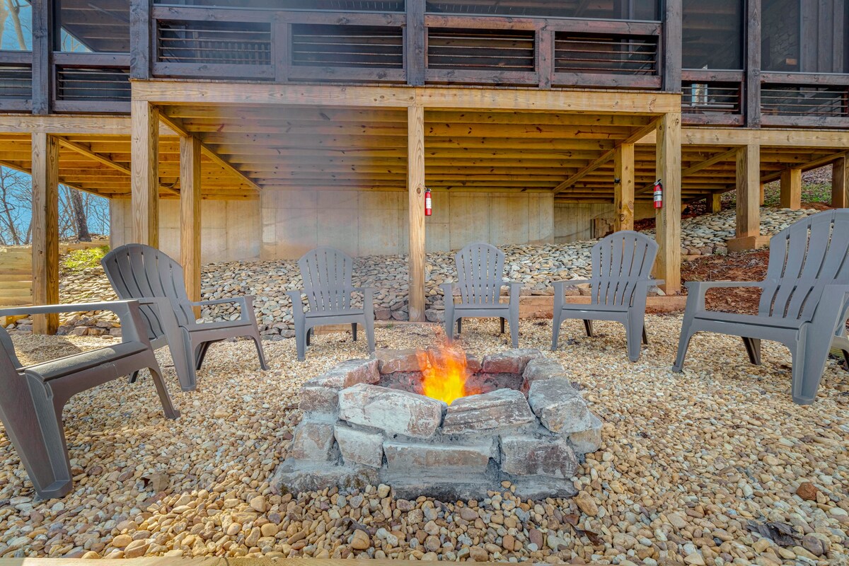 Fantastic lodge near town with screened deck, hot tub, game room & WiFi