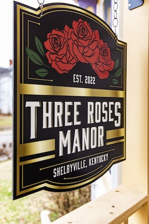 Welcome to The Three Roses Manor!