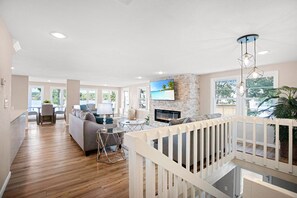 Open living space on two levels