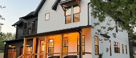 Front of the house, parking for 6 cars in the driveway
