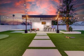 Home Exterior | Putting Green | Gazebo | Outdoor Kitchen