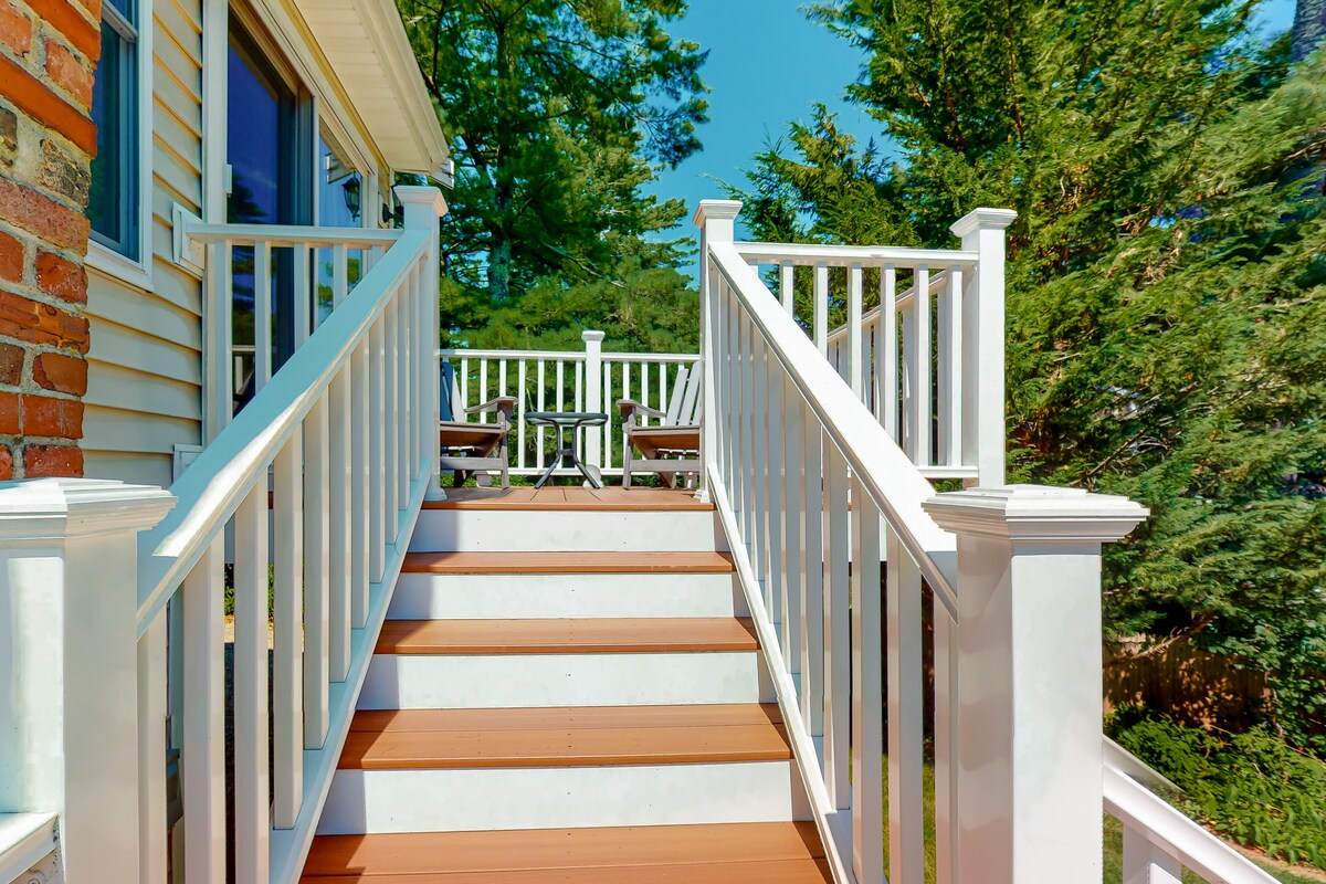 Cape escape with patio, grill, firepit, outdoor dining, fireplace & W/D