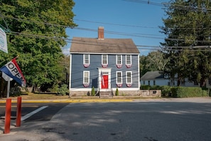 1807 Williams property (Smith Cottage behind) is located across from Holly Hock Farm Antiques and the Old Mystic Post Office.