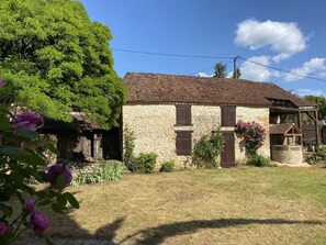 Enclosed courtyard