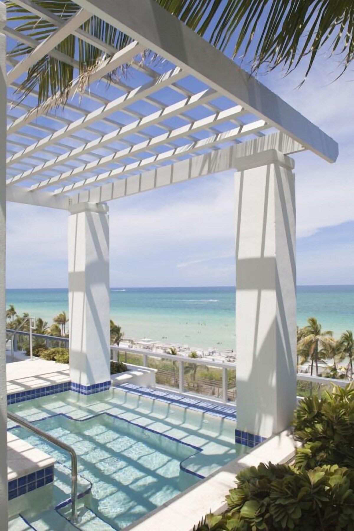 3 Bayview Units, Pets Are Allowed, Close to Miami Beach, Outdoor Swimming Pools