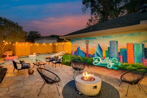 Resort like backyard with an Instagrammable Dallas skyline mural!