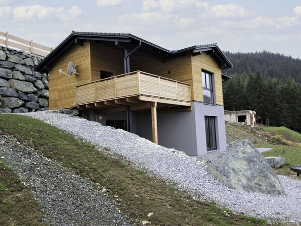 Pflanze, Himmel, Gebäude, Fenster, Eigentum, Wolke, Haus, Grundstueck, Steigung, Hütte