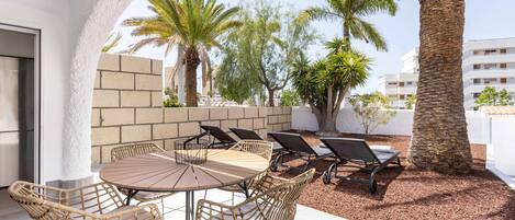 Patio,Solarium,Balcony/Terrace,Dining area