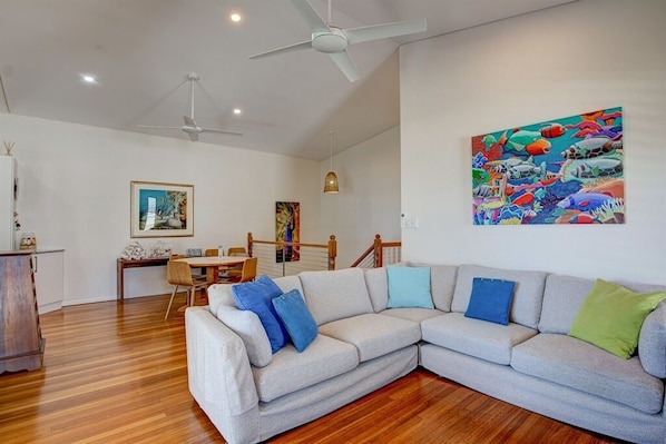 10. FRANGIPANI PLACE - SITTING  TO DINING AREA