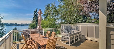 Lake Stevens Vacation Rental | 4,000 Sq Ft | 5BR | 4BA | Stairs Required