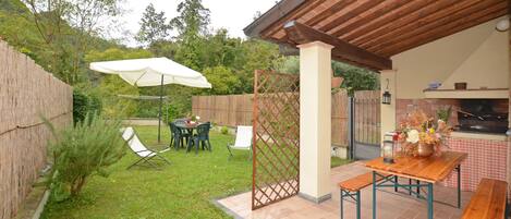 The equipped loggia and the well kept garden