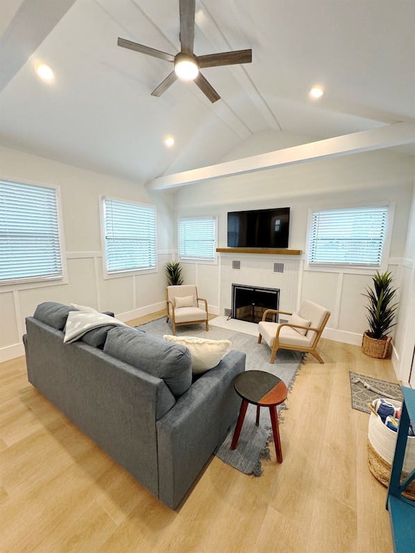 Spacious living room with sofa(pullout bed) and lounge chairs. Smart tv for relaxing after a day at the beach.