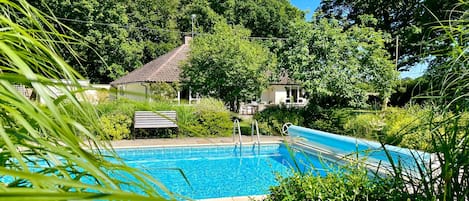 Welcome to Bell Meadow - family friendly holiday cottage with swimming pool near Petworth, West Sussex