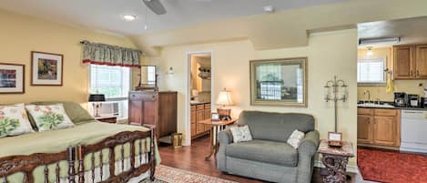 College Station Vacation Rental | Studio | 1BA | Stairs Required | 400 Sq Ft